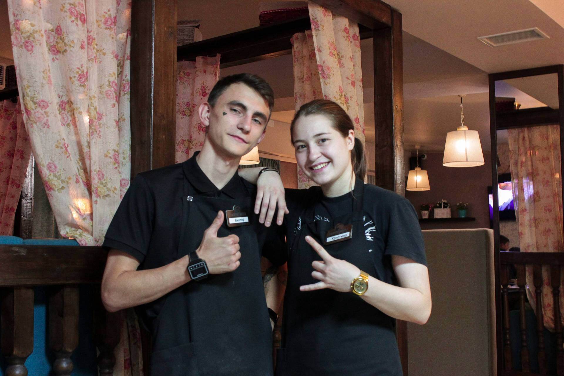 Лучшая команда официантов, поваров в кафе-паб Bellissimo в Березовском